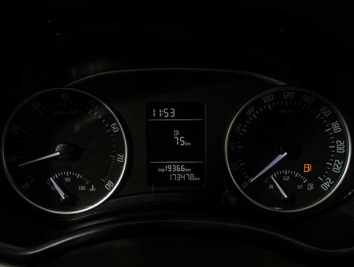 Б/У Шкода Октавия 2013 года. Фото: #8