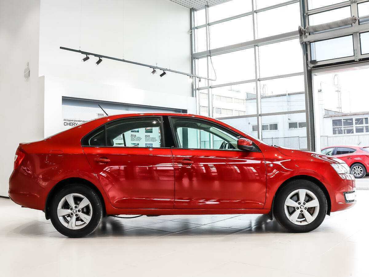 Б/У Шкода Рапид 2014 года. Фото: #3