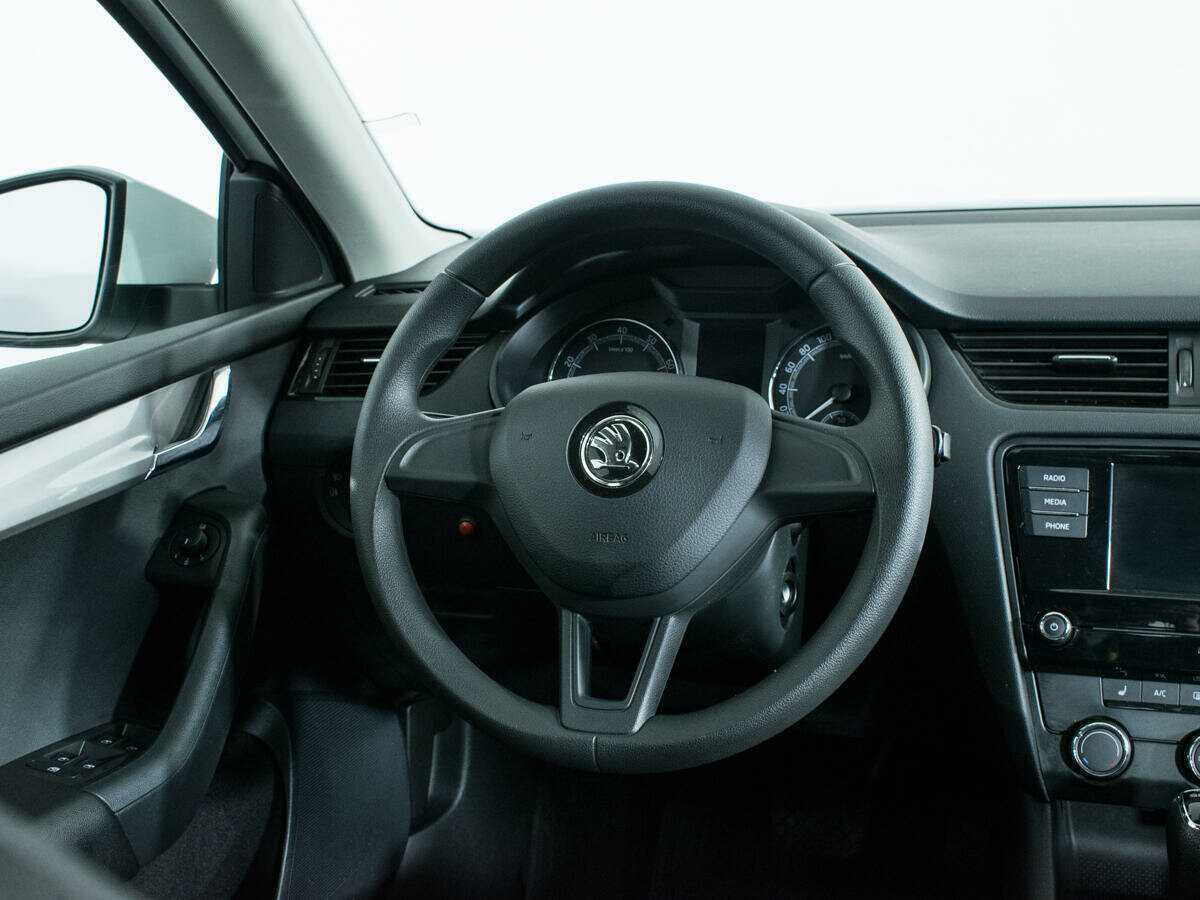 Б/У Шкода Октавия 2019 года. Фото: #13