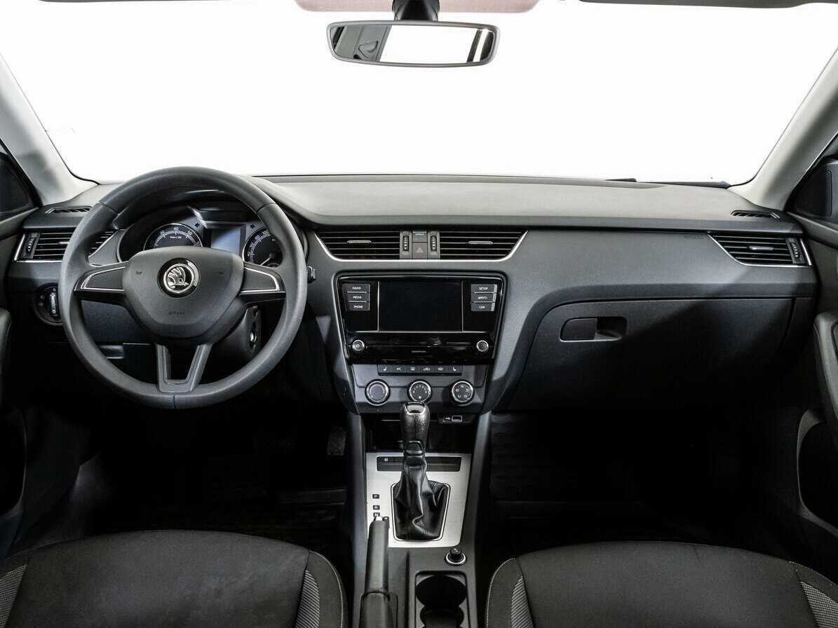 Б/У Шкода Октавия 2018 года. Фото: #9