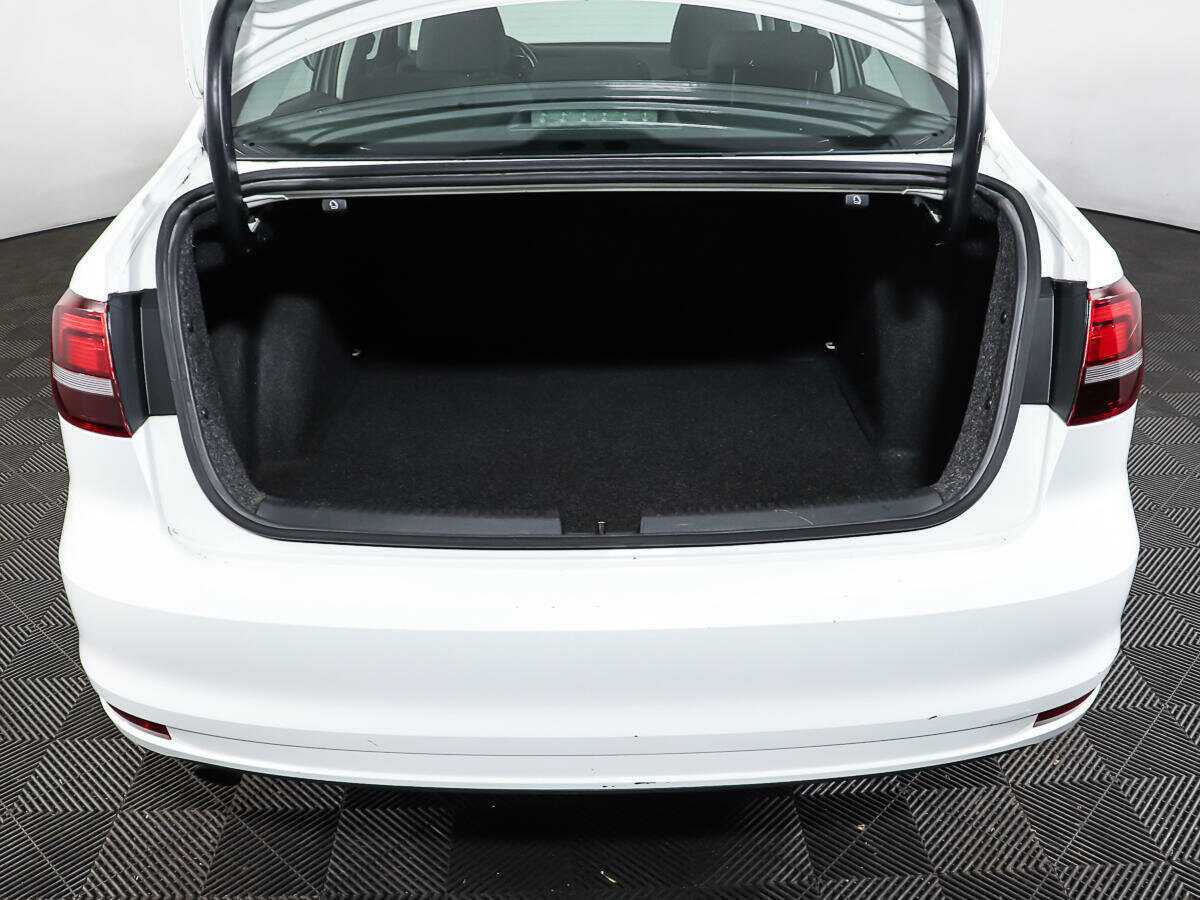 Б/У Фольксваген Джетта 2016 года. Фото: #3