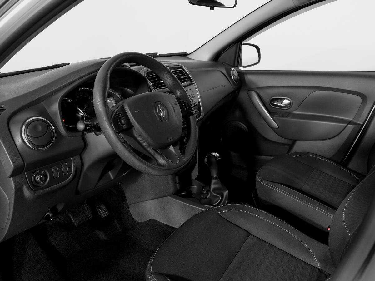 Б/У Рено Логан 2017 года. Фото: #14