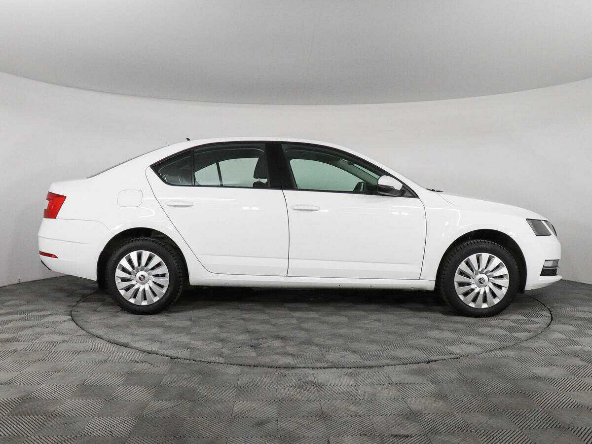 Б/У Шкода Октавия 2018 года. Фото: #3