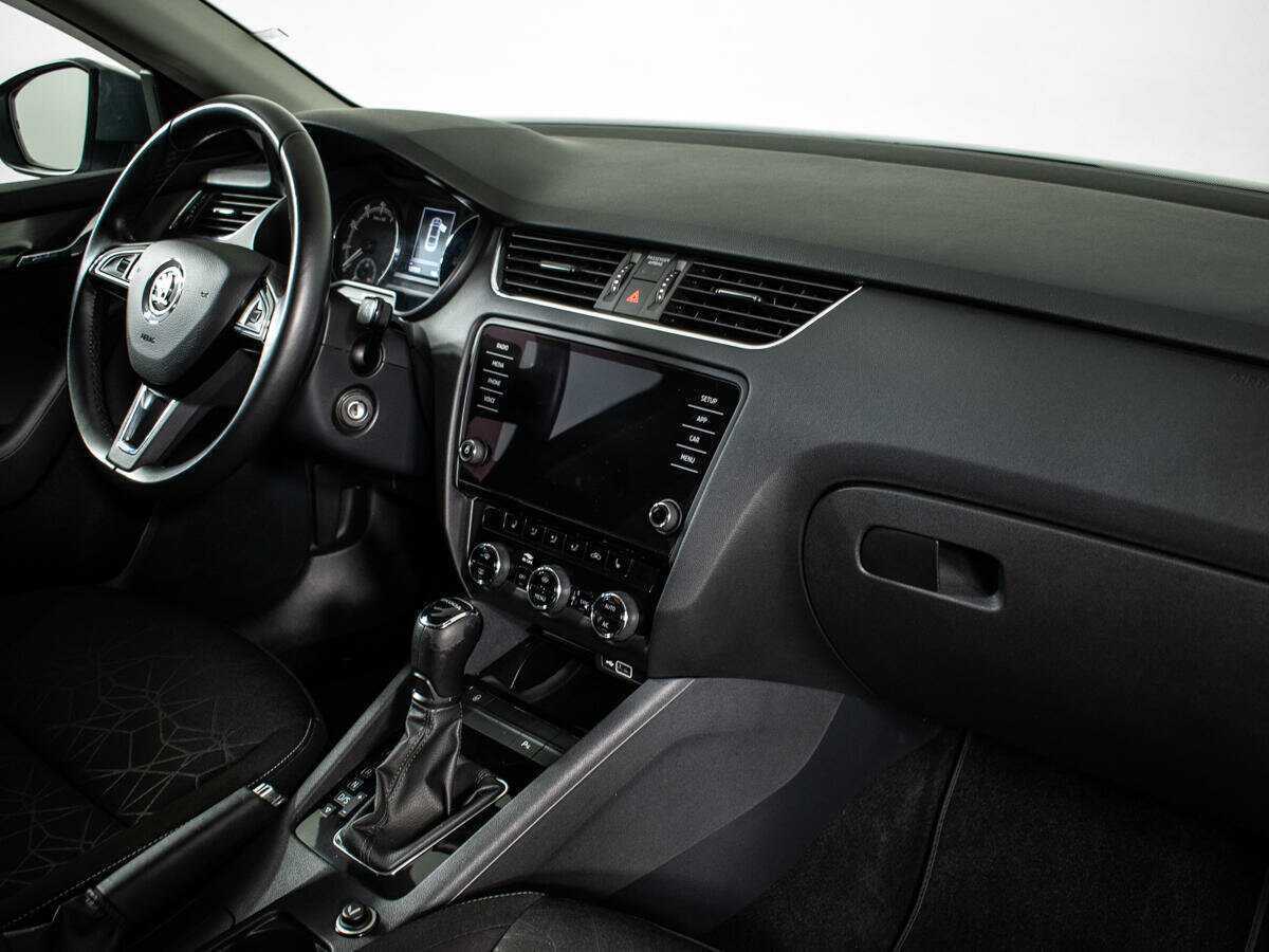 Б/У Шкода Октавия 2018 года. Фото: #8