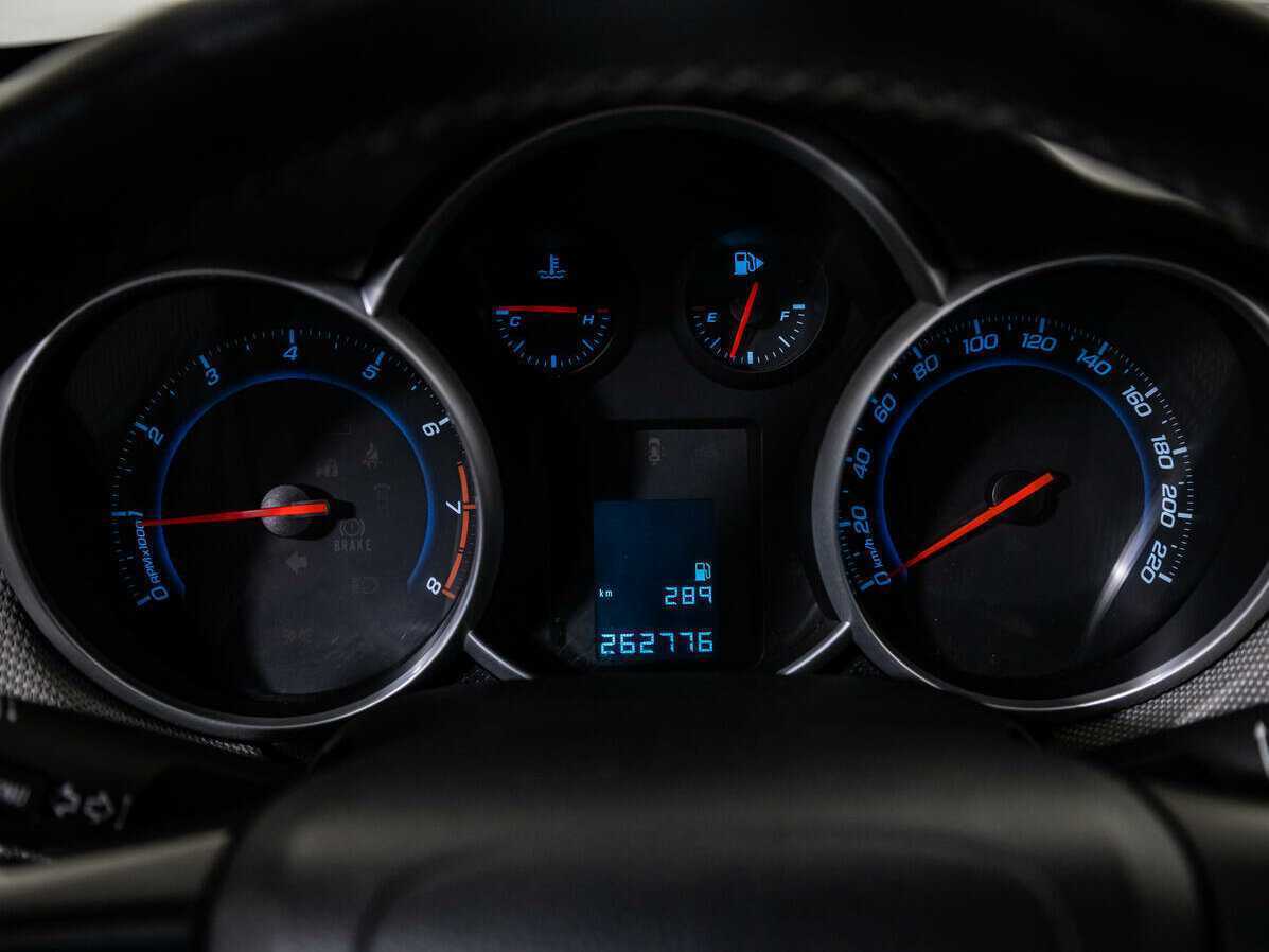 Б/У Шевроле Круз 2012 года. Фото: #10