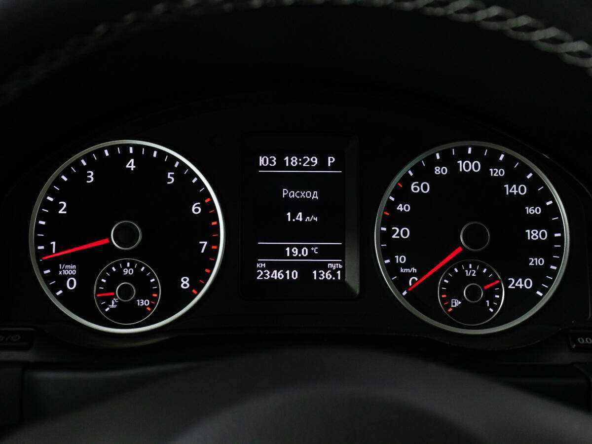 Б/У Фольксваген Тигуан 2015 года. Фото: #11