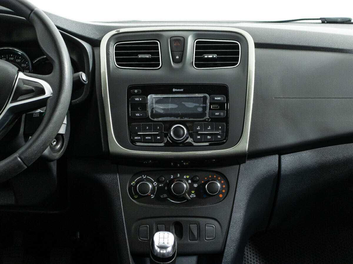 Б/У Рено Логан 2021 года. Фото: #13