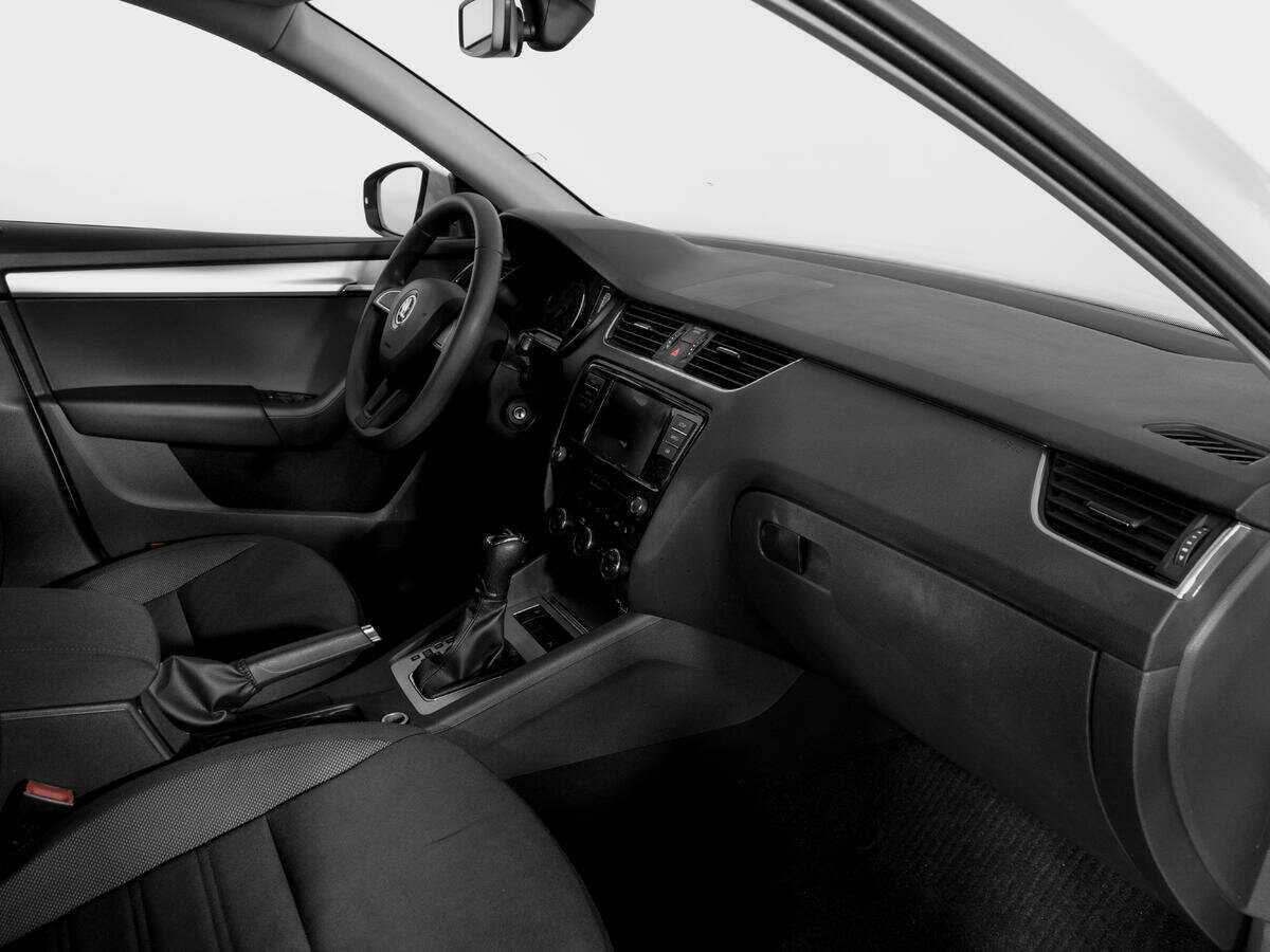 Б/У Шкода Октавия 2019 года. Фото: #8