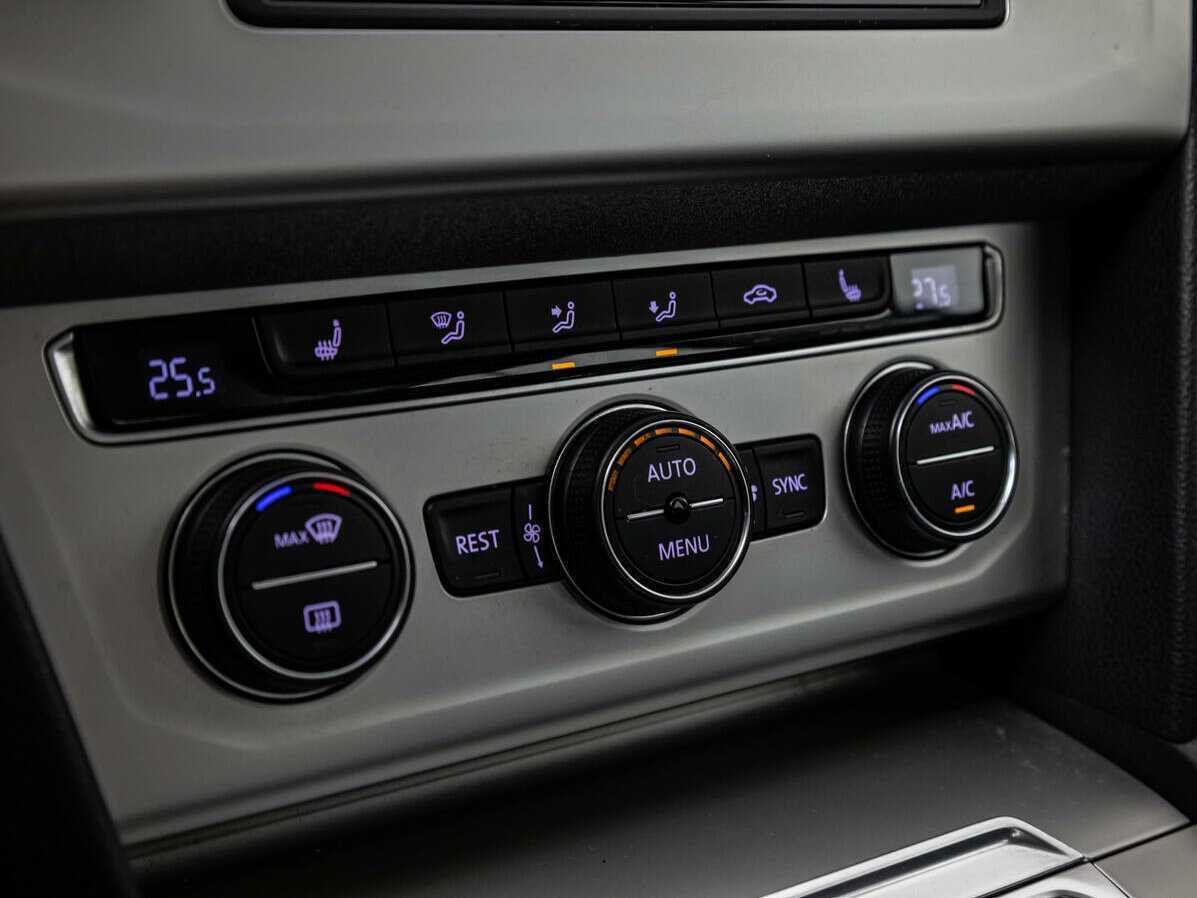 Б/У Фольксваген Пассат 2016 года. Фото: #12