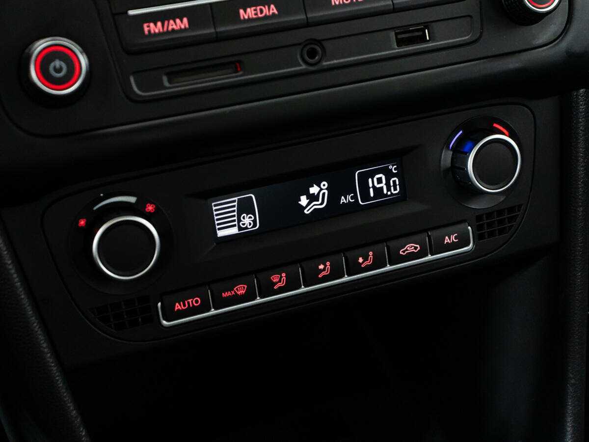 Б/У Фольксваген Поло 2016 года. Фото: #13