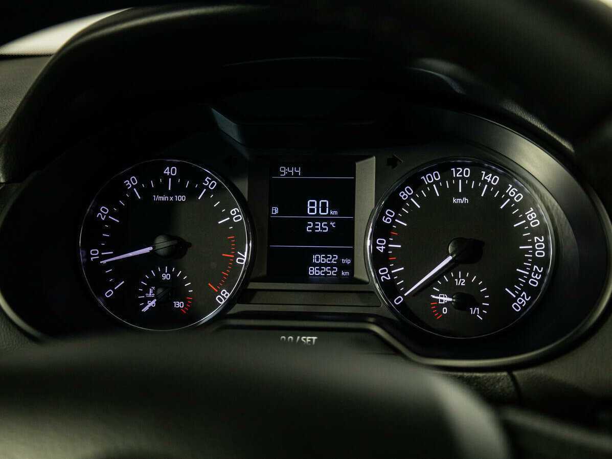 Б/У Шкода Октавия 2013 года. Фото: #9