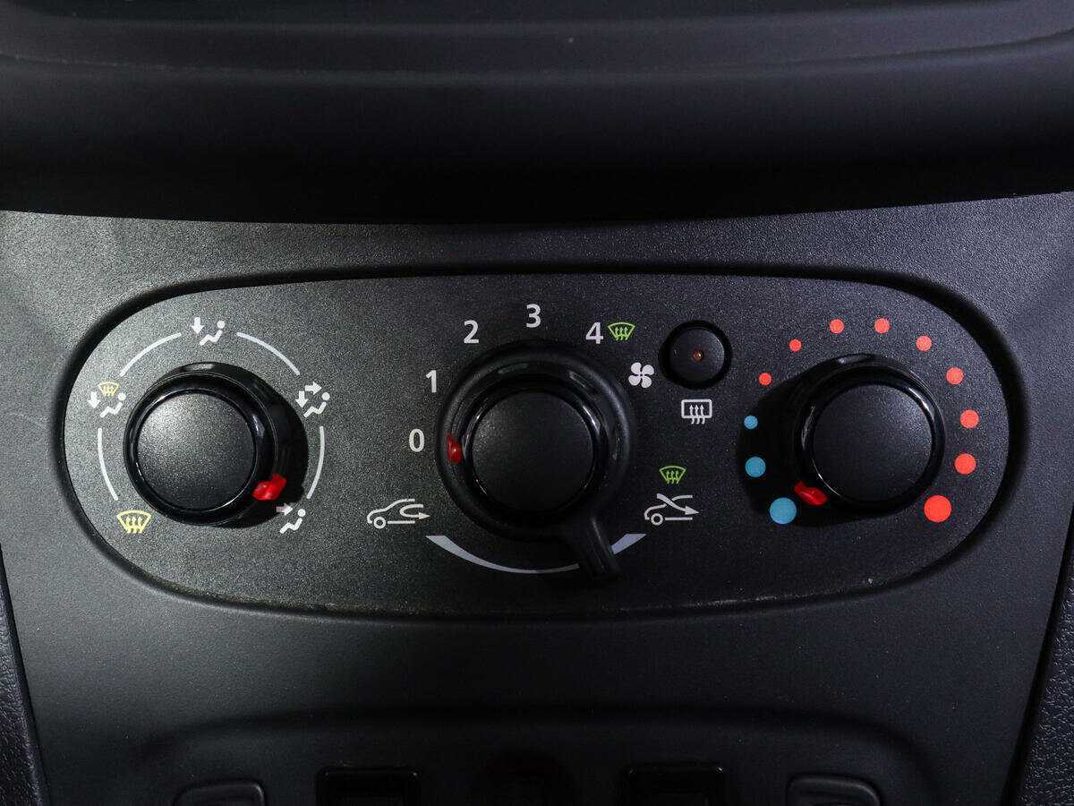 Б/У Рено Сандеро 2019 года. Фото: #15