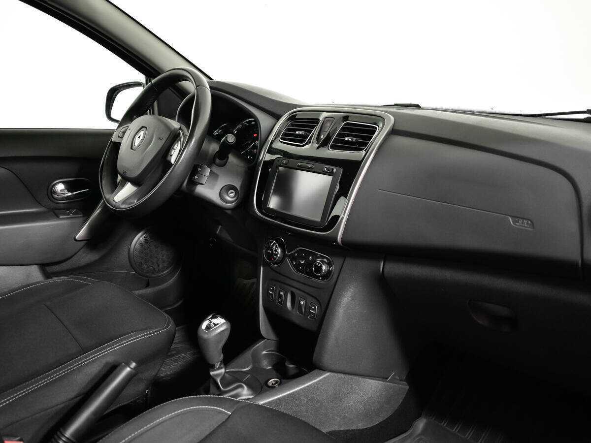 Б/У Рено Сандеро 2015 года. Фото: #8