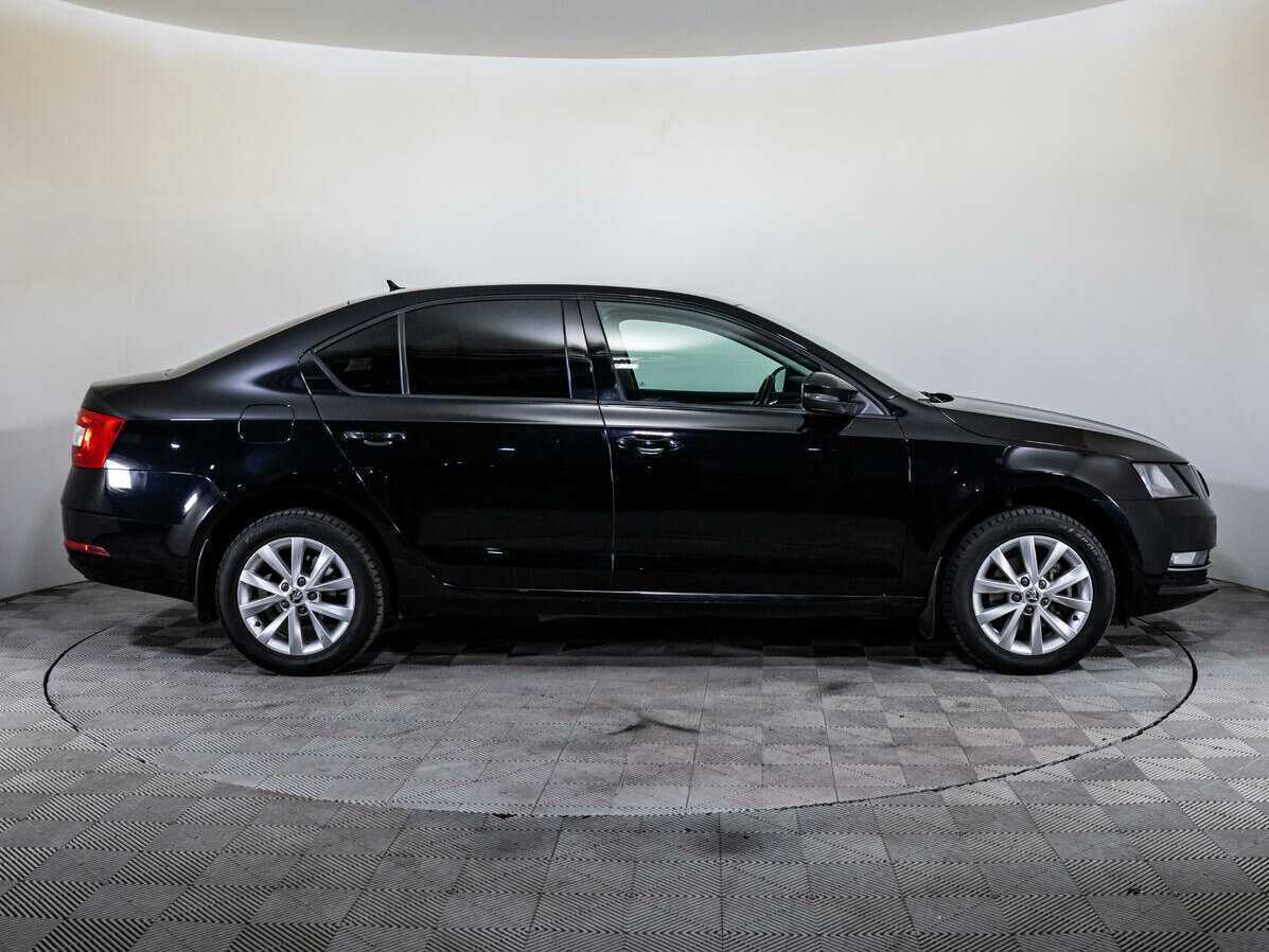 Б/У Шкода Октавия 2017 года. Фото: #3