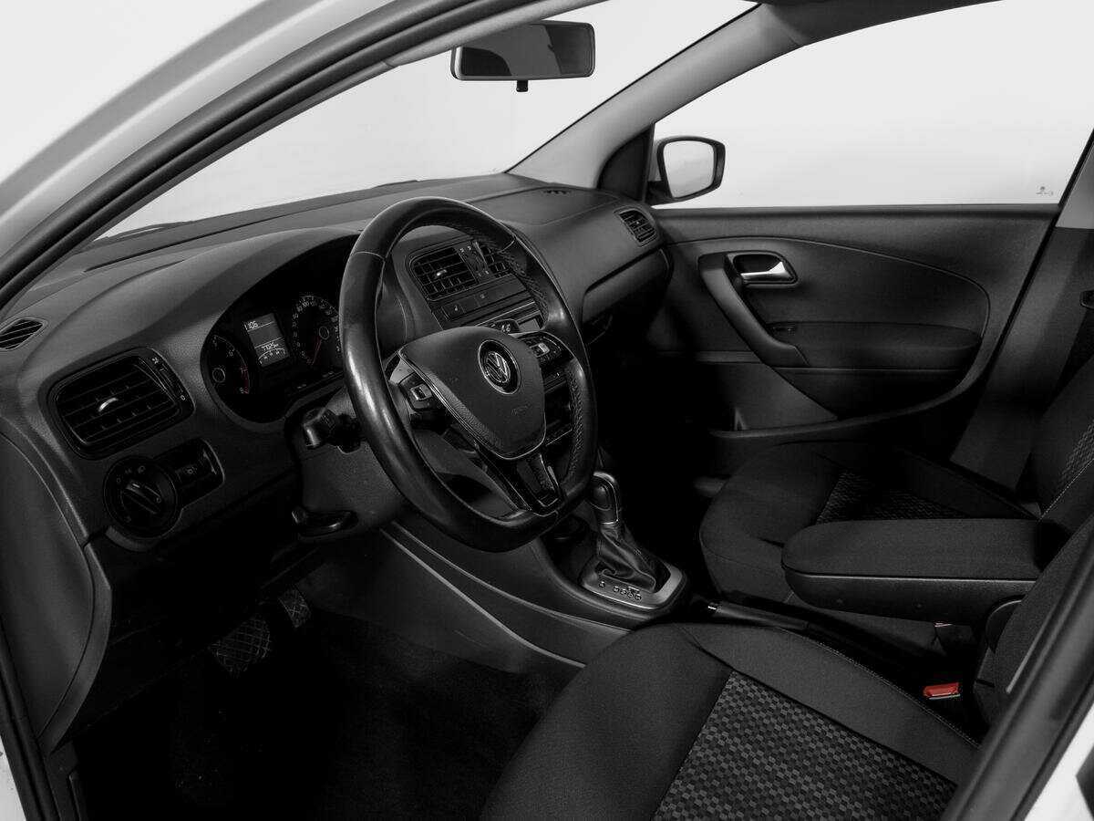 Б/У Фольксваген Поло 2017 года. Фото: #14