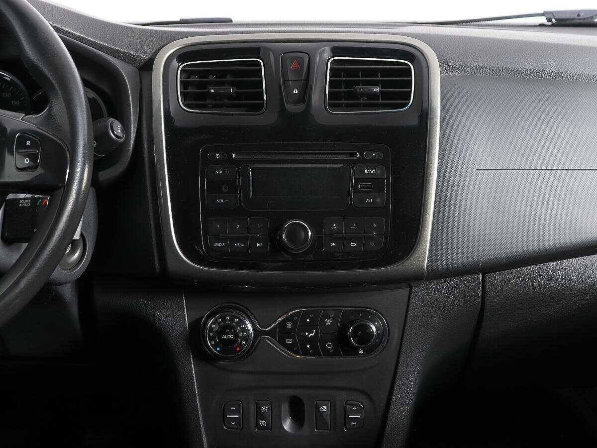 Б/У Рено Сандеро 2016 года. Фото: #12