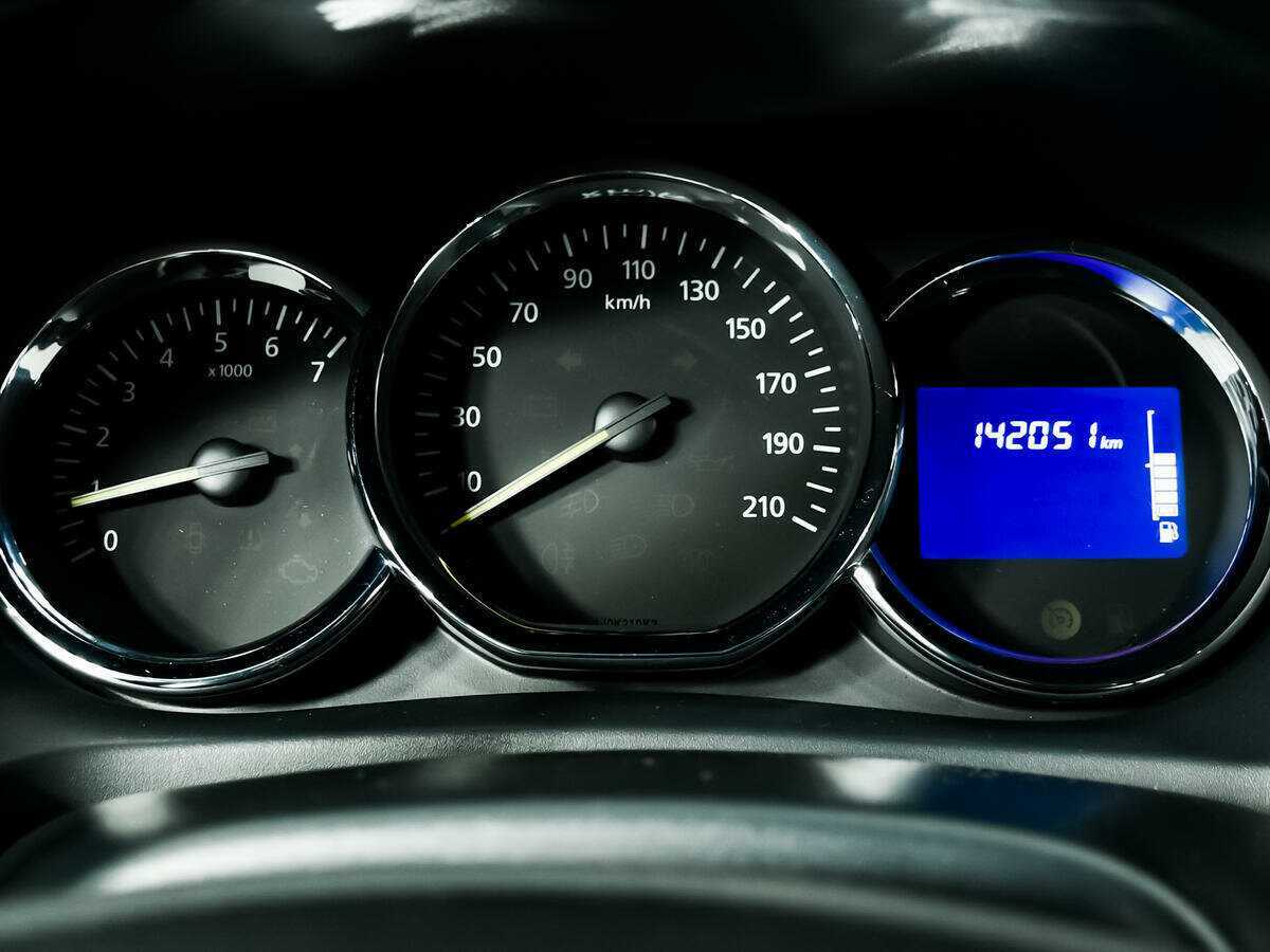 Б/У Рено Логан 2014 года. Фото: #9