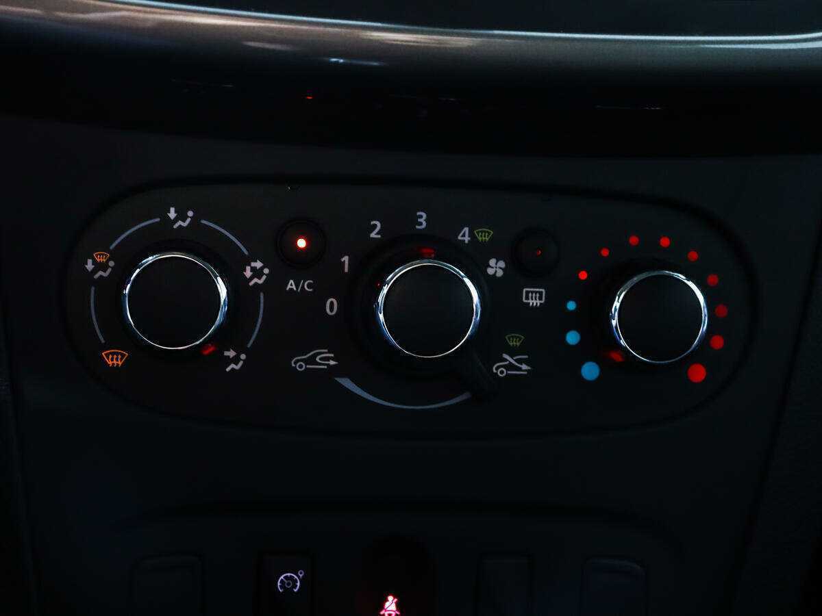 Б/У Рено Логан 2017 года. Фото: #14