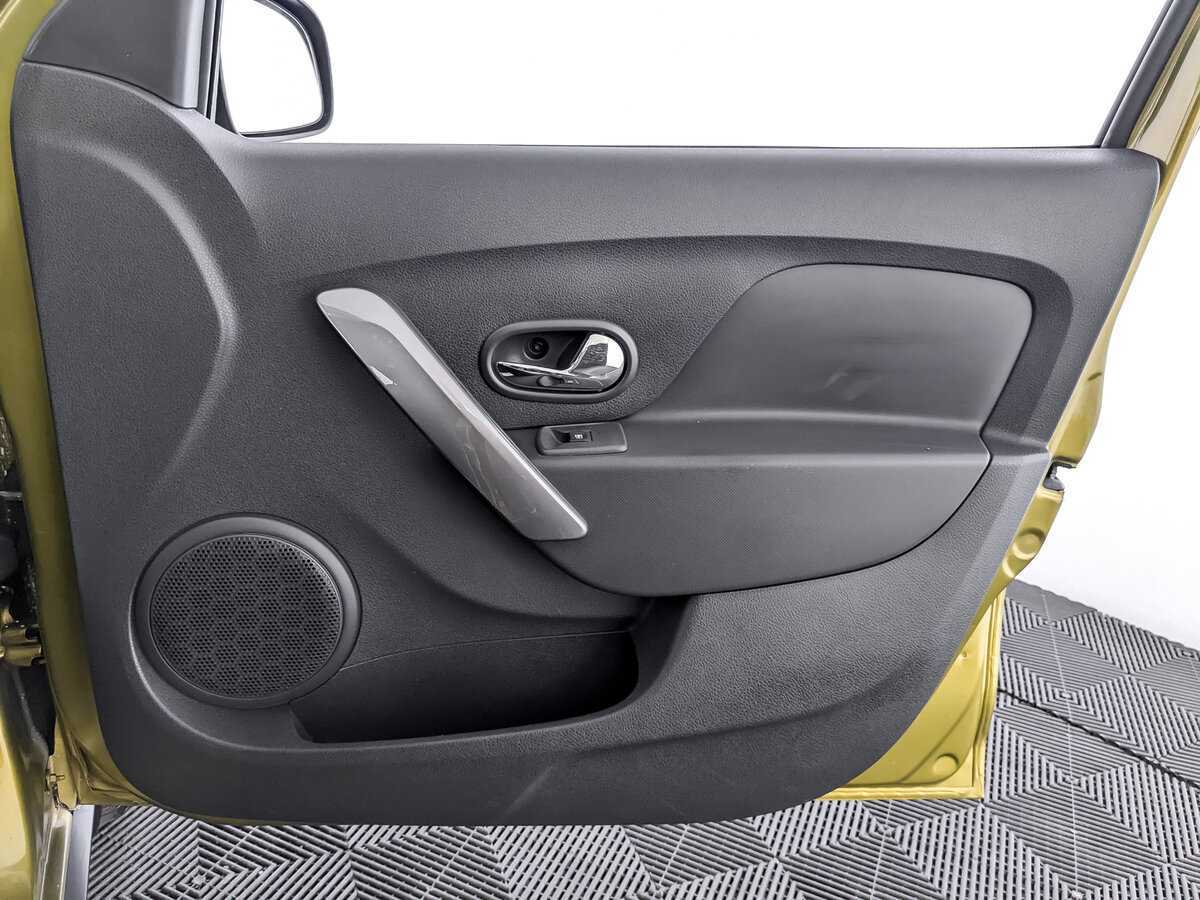 Б/У Рено Сандеро 2016 года. Фото: #19