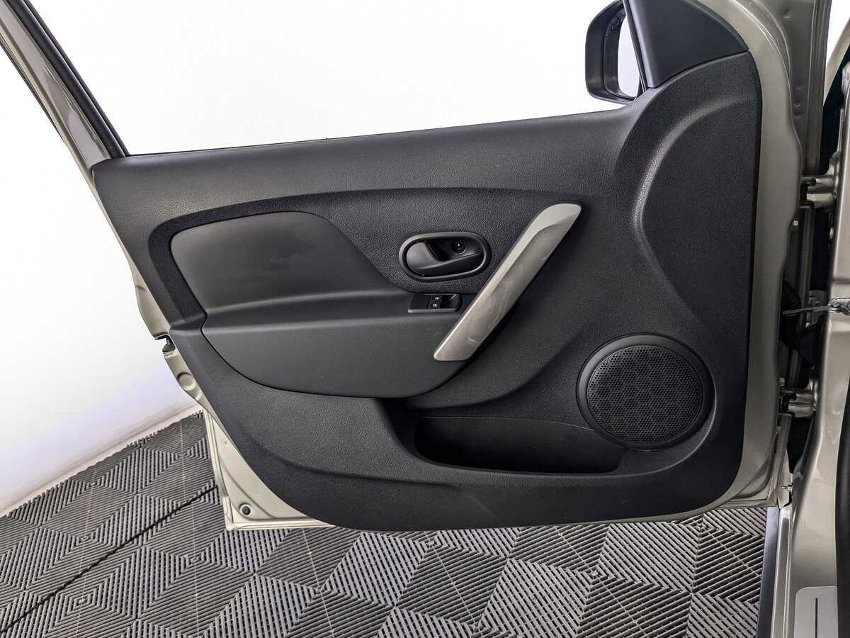 Б/У Рено Сандеро 2021 года. Фото: #14