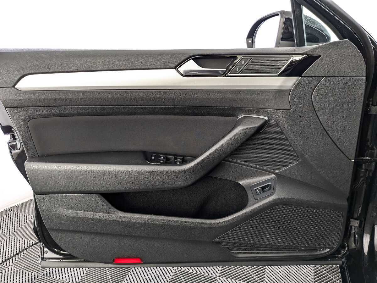 Б/У Фольксваген Пассат 2018 года. Фото: #14