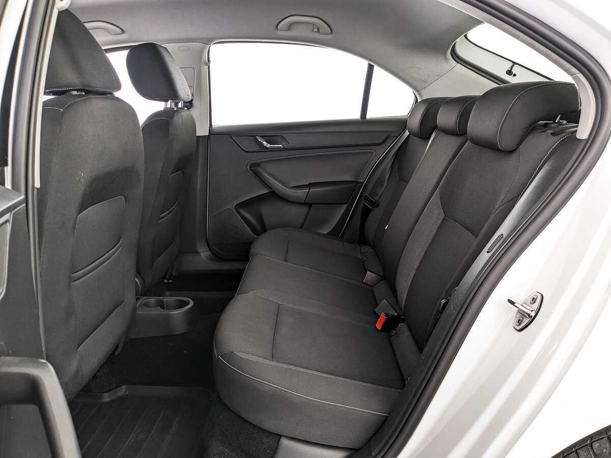 Б/У Шкода Рапид 2015 года. Фото: #13