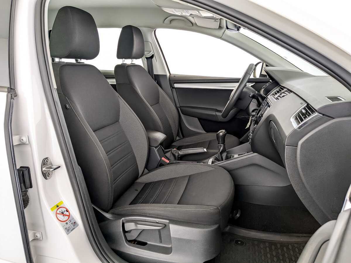 Б/У Шкода Октавия 2017 года. Фото: #18