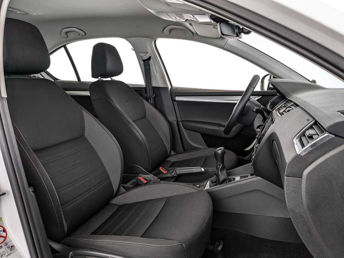 Б/У Шкода Октавия 2017 года. Фото: #18