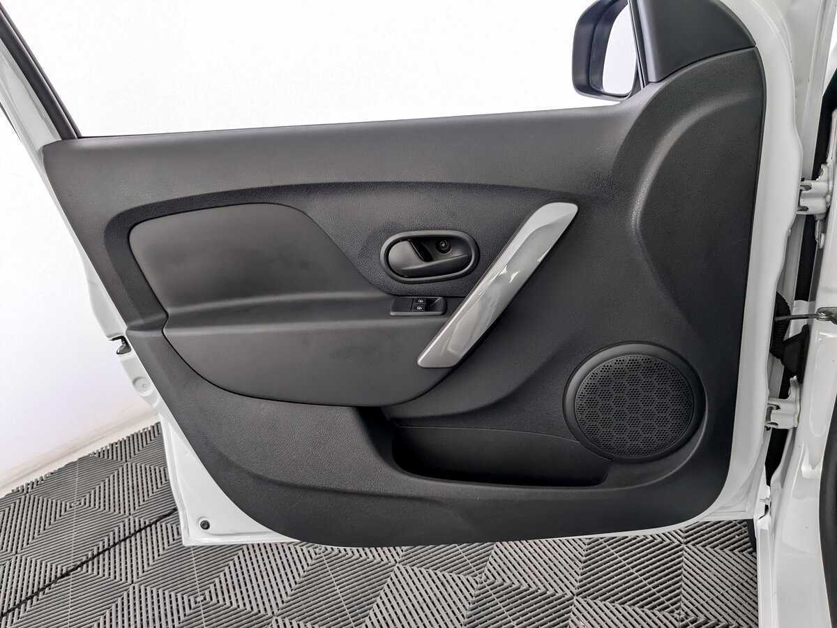 Б/У Рено Логан 2021 года. Фото: #14