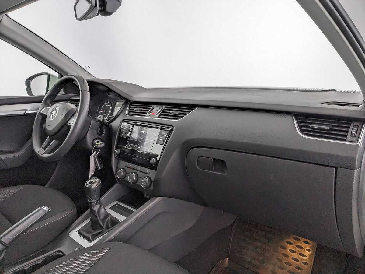 Б/У Шкода Октавия 2017 года. Фото: #8