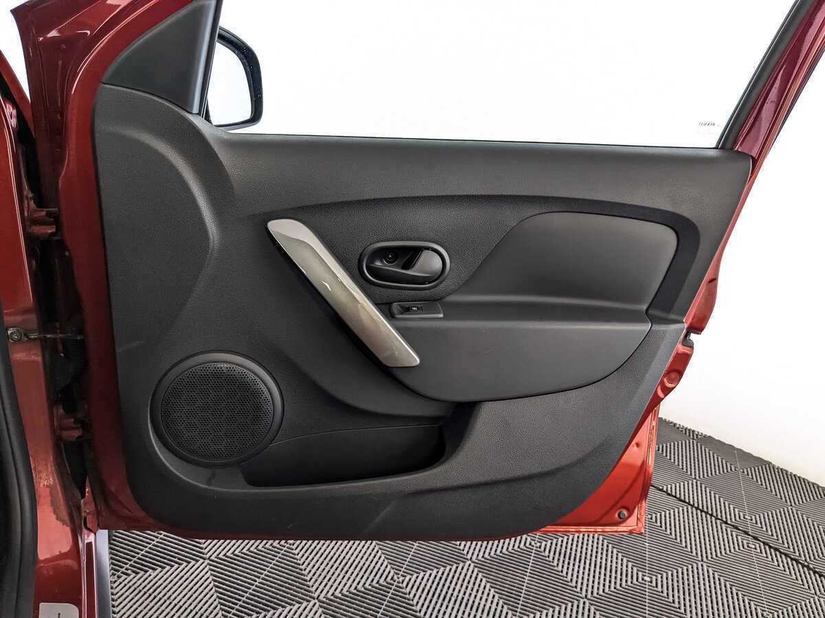 Б/У Рено Логан 2019 года. Фото: #19