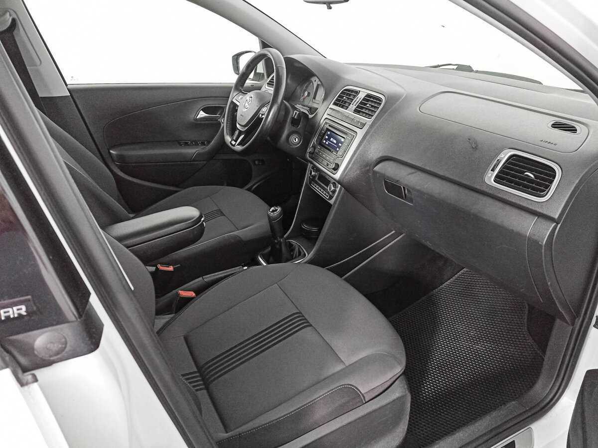 Б/У Фольксваген Поло 2017 года. Фото: #8