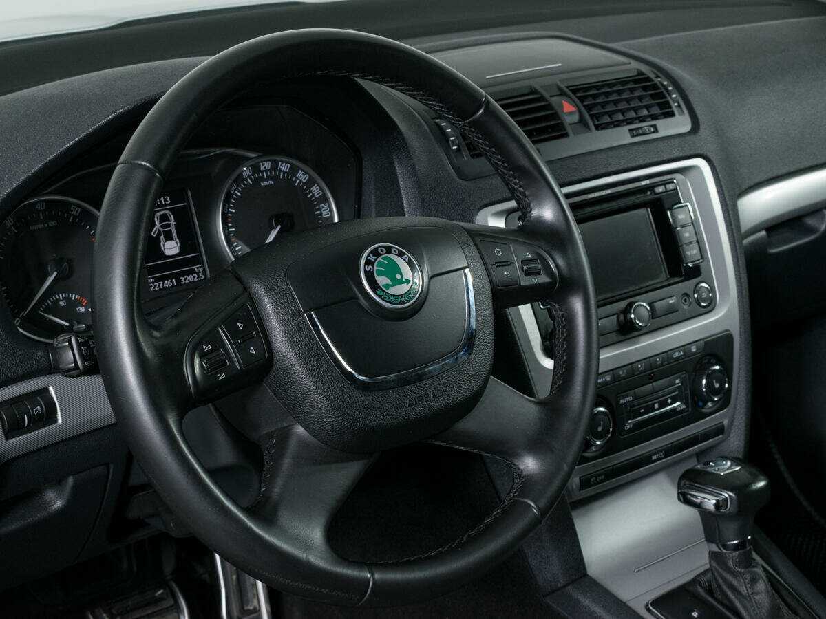 Б/У Шкода Октавия 2013 года. Фото: #13