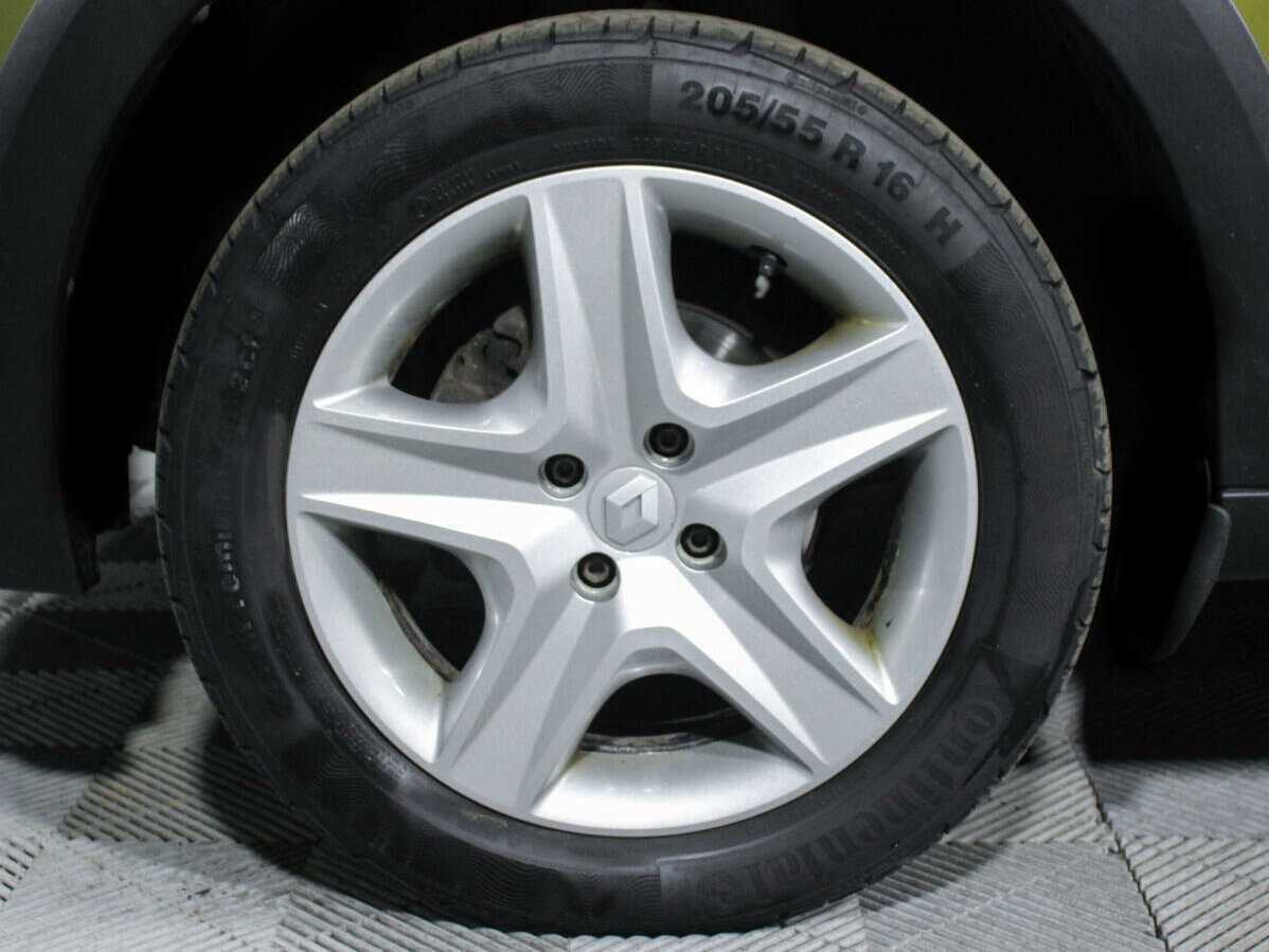 Б/У Рено Сандеро 2017 года. Фото: #13