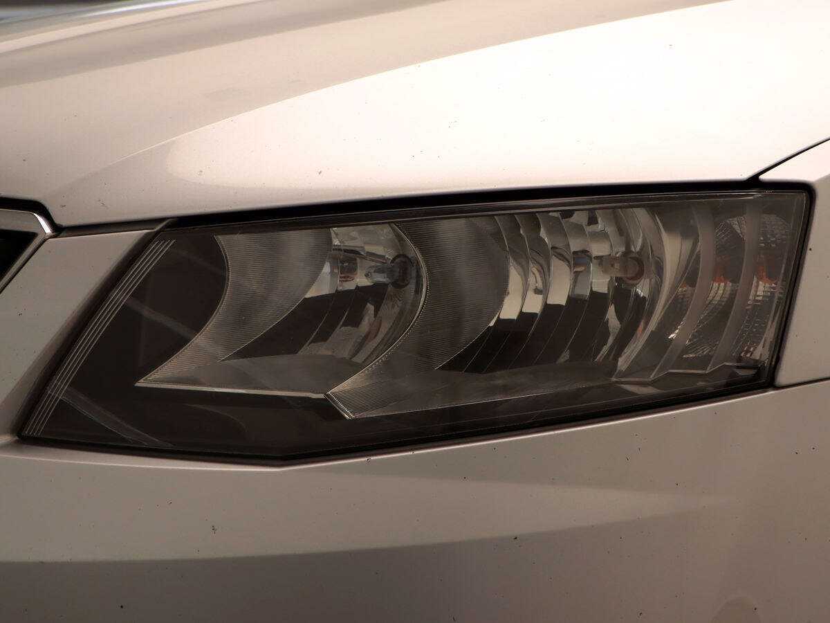 Б/У Шкода Октавия 2013 года. Фото: #20