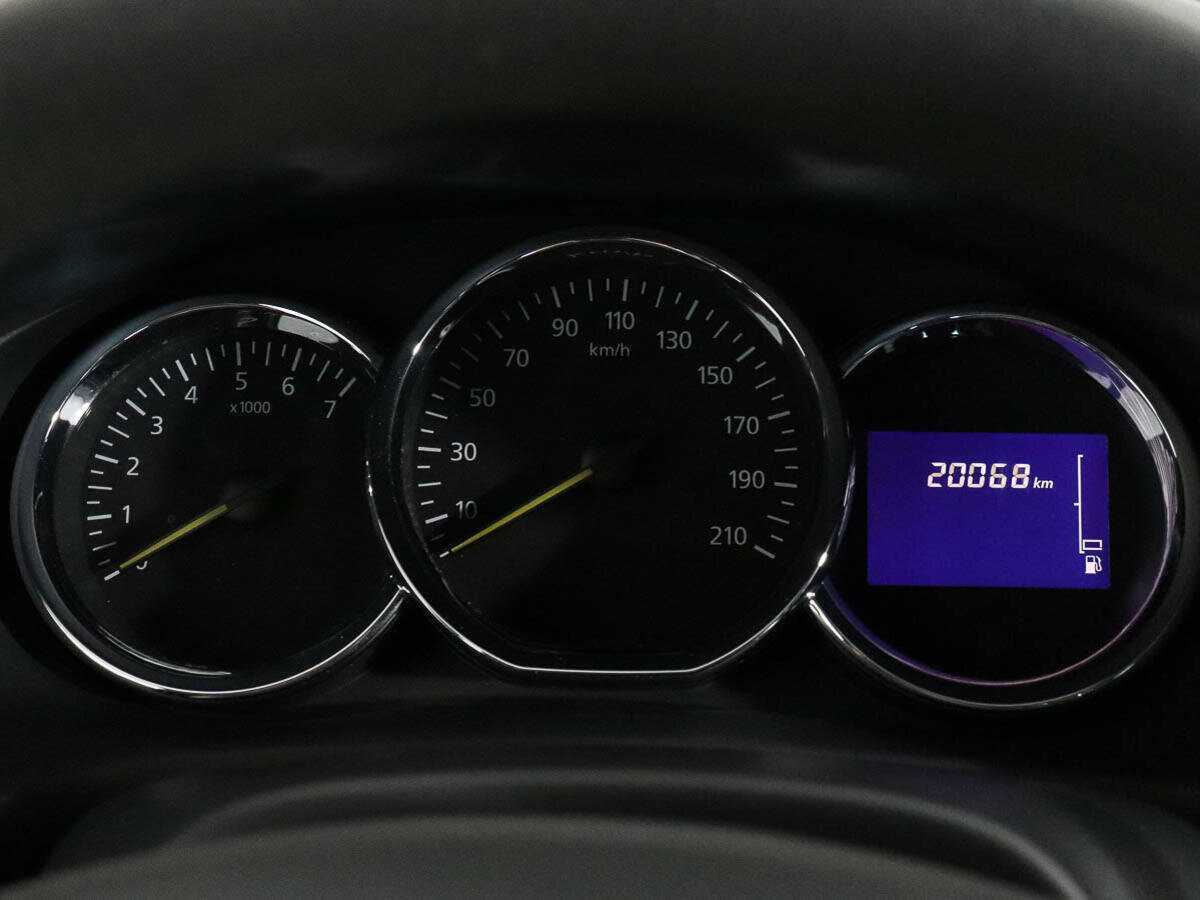 Б/У Рено Сандеро 2015 года. Фото: #11