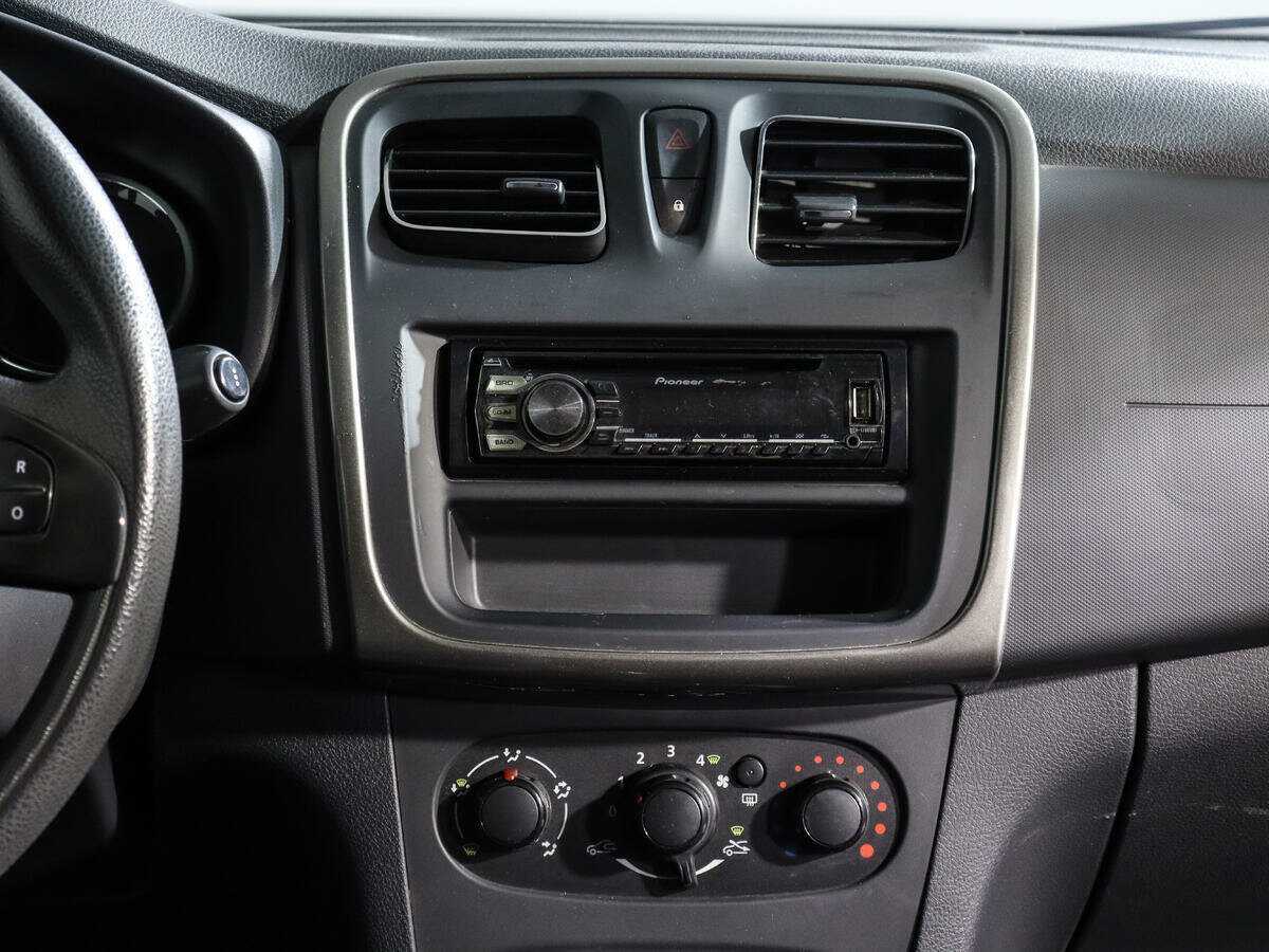 Б/У Рено Сандеро 2015 года. Фото: #12