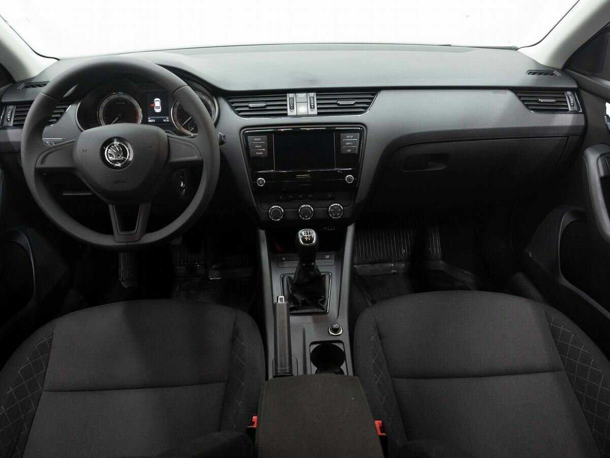 Б/У Шкода Октавия 2019 года. Фото: #12