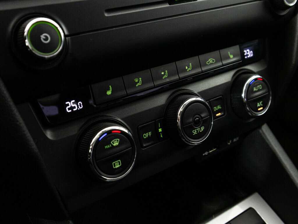 Б/У Шкода Октавия 2013 года. Фото: #14