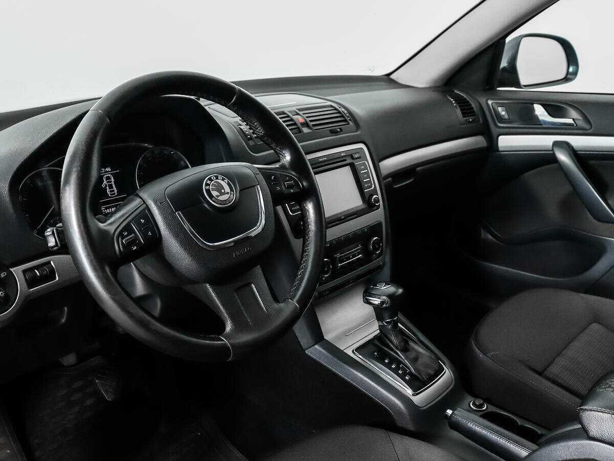 Б/У Шкода Октавия 2012 года. Фото: #8