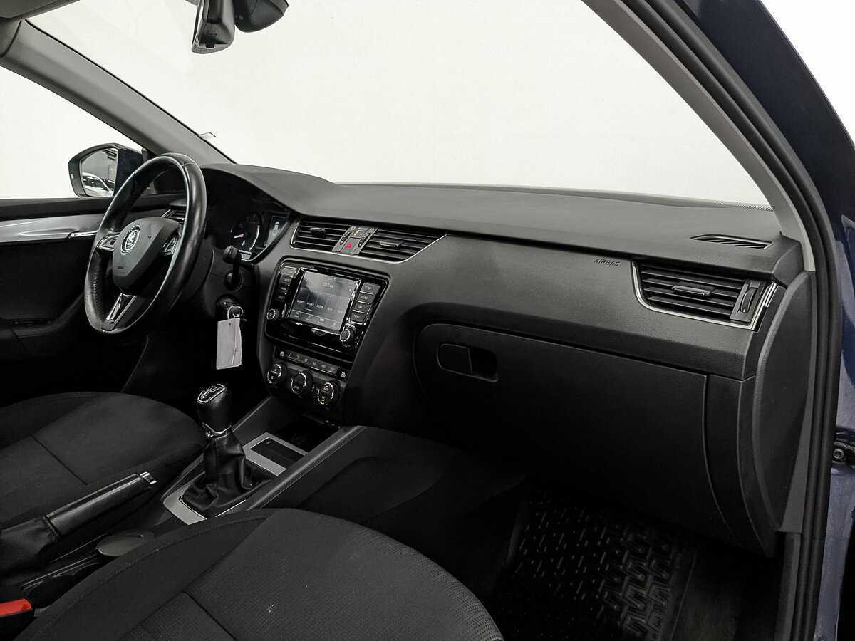 Б/У Шкода Октавия 2015 года. Фото: #11