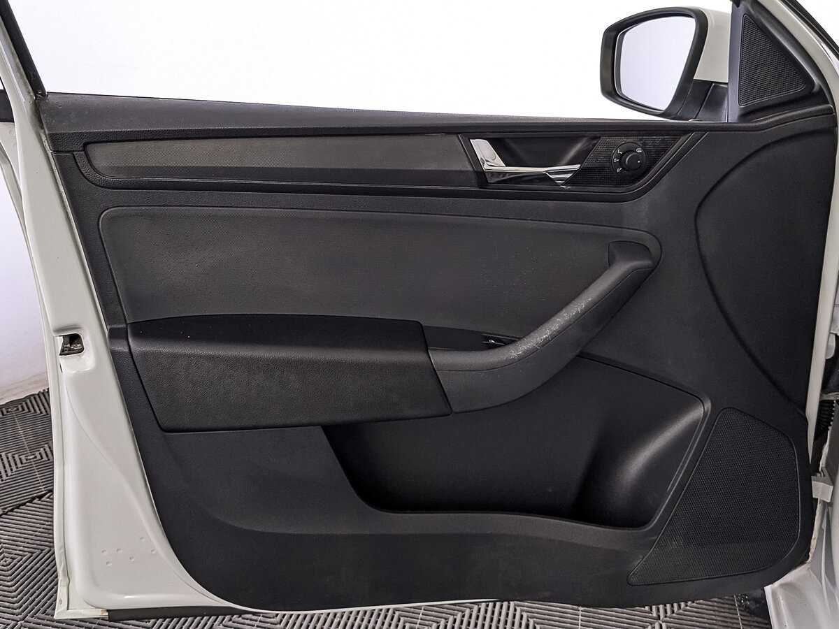 Б/У Шкода Рапид 2017 года. Фото: #17