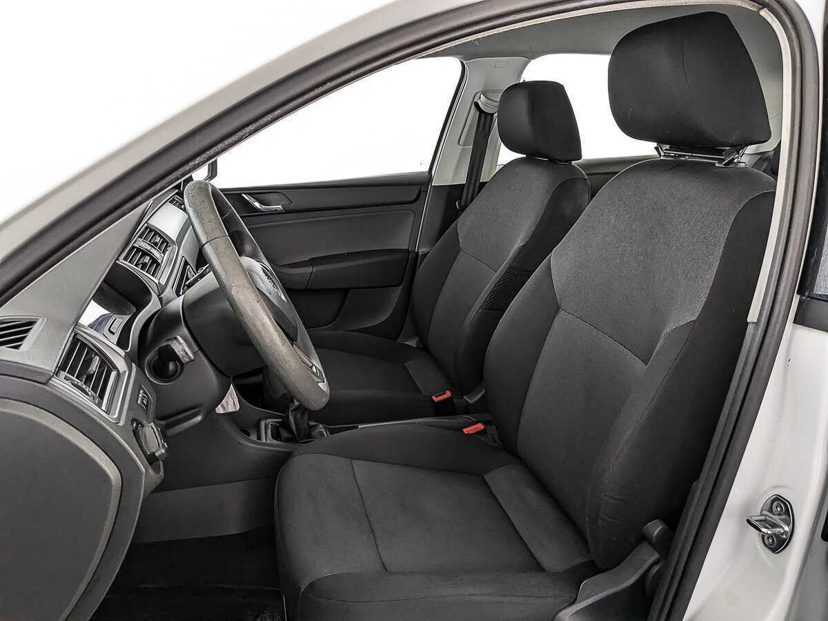 Б/У Шкода Рапид 2017 года. Фото: #17