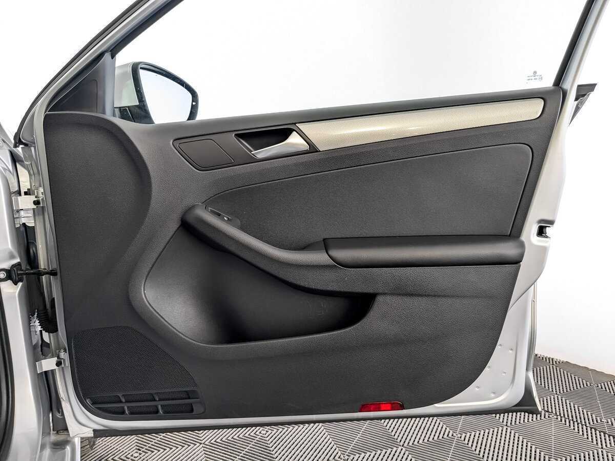 Б/У Фольксваген Джетта 2016 года. Фото: #23