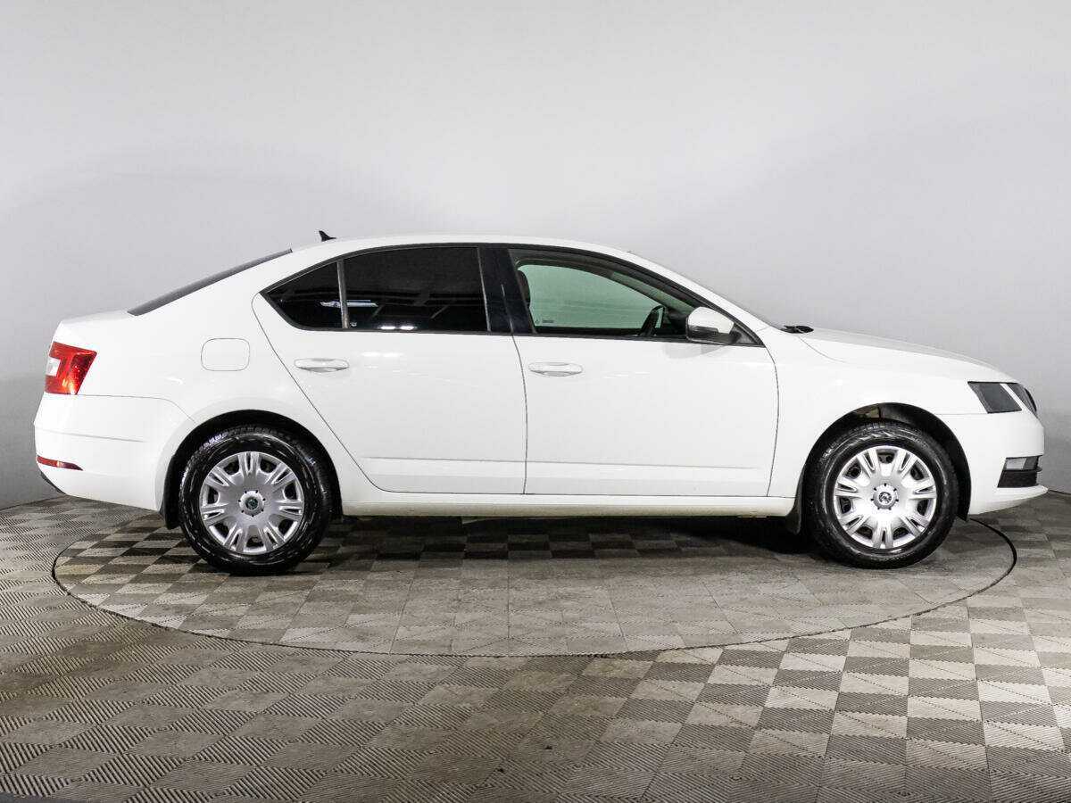 Б/У Шкода Октавия 2018 года. Фото: #3