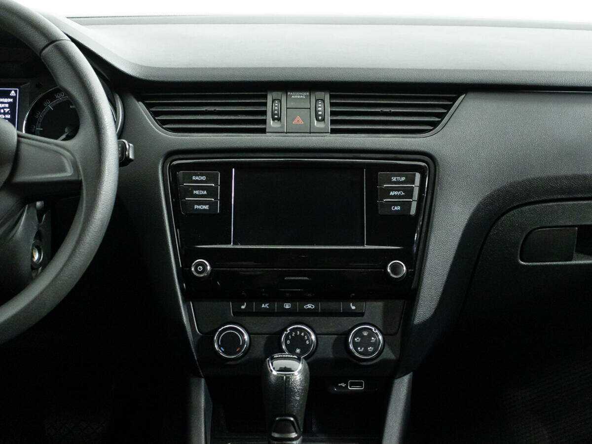 Б/У Шкода Октавия 2018 года. Фото: #13