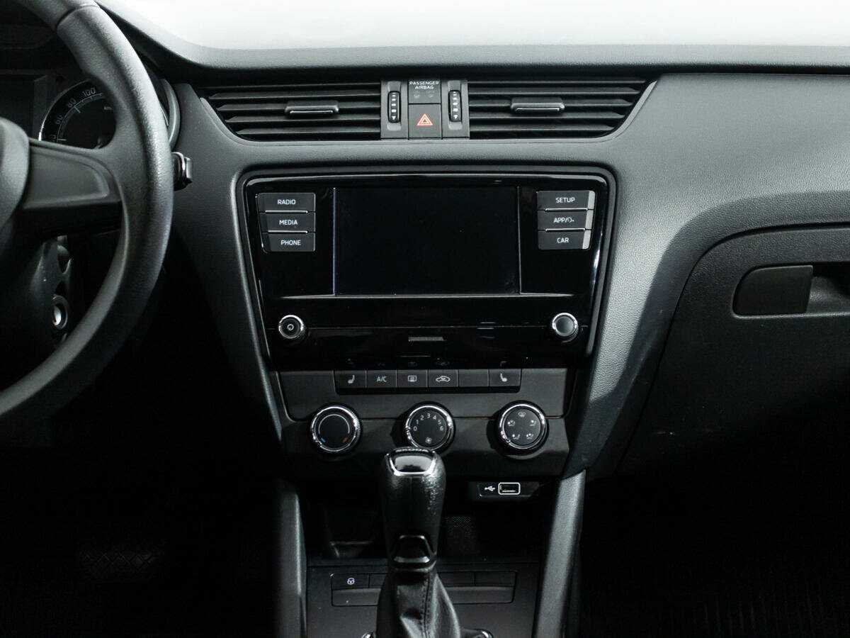 Б/У Шкода Октавия 2018 года. Фото: #13