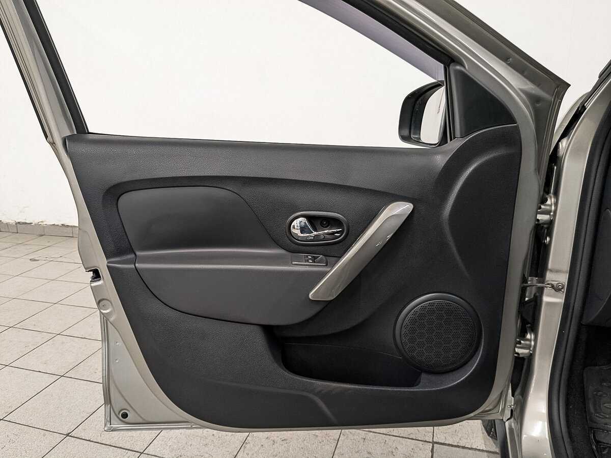 Б/У Рено Логан 2019 года. Фото: #18