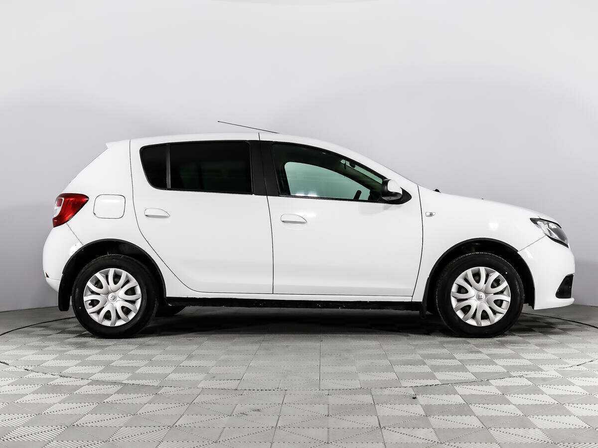 Б/У Рено Сандеро 2017 года. Фото: #3