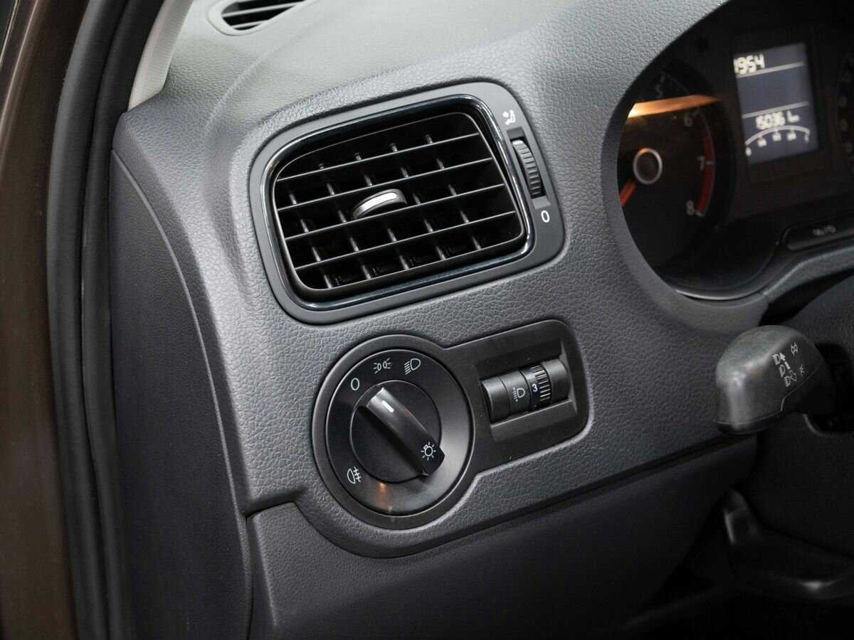 Б/У Фольксваген Поло 2016 года. Фото: #17